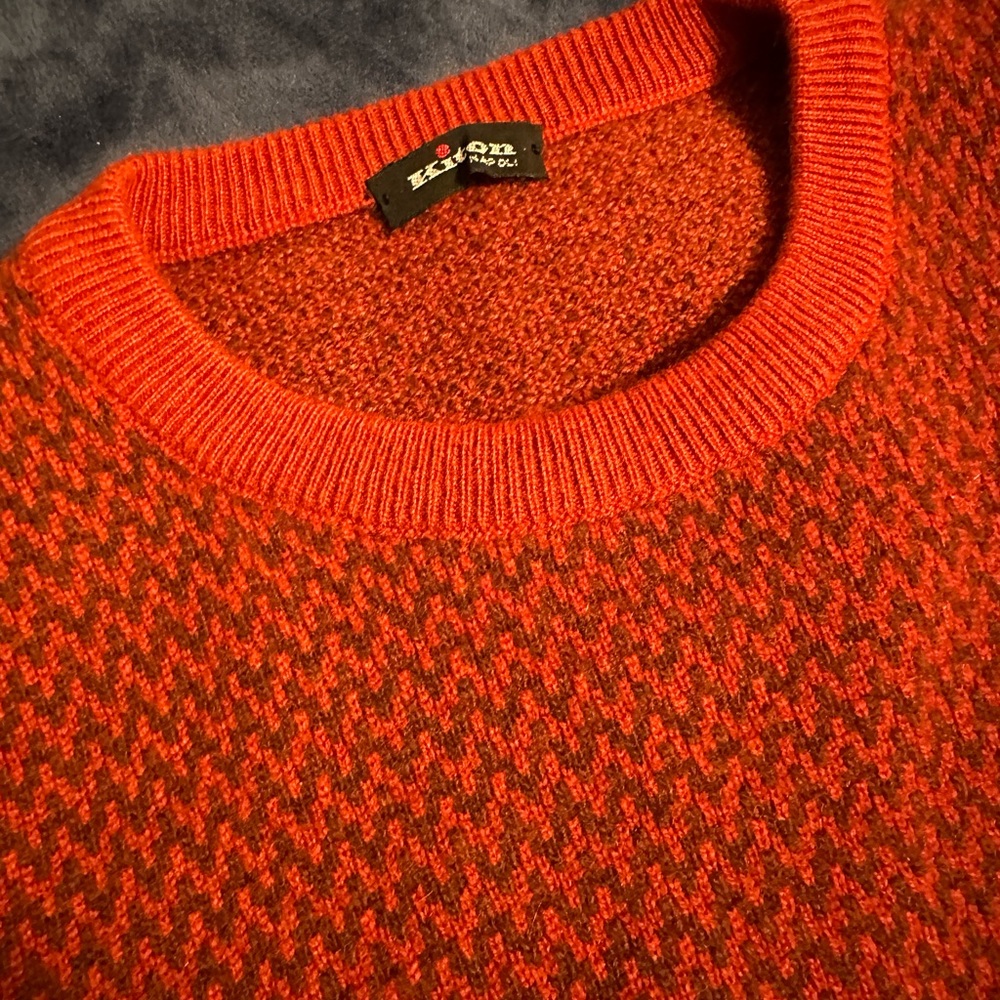 Kiton Sweater 100% Cashmere. Size Italian 52. Burgundy and Brownish Black.